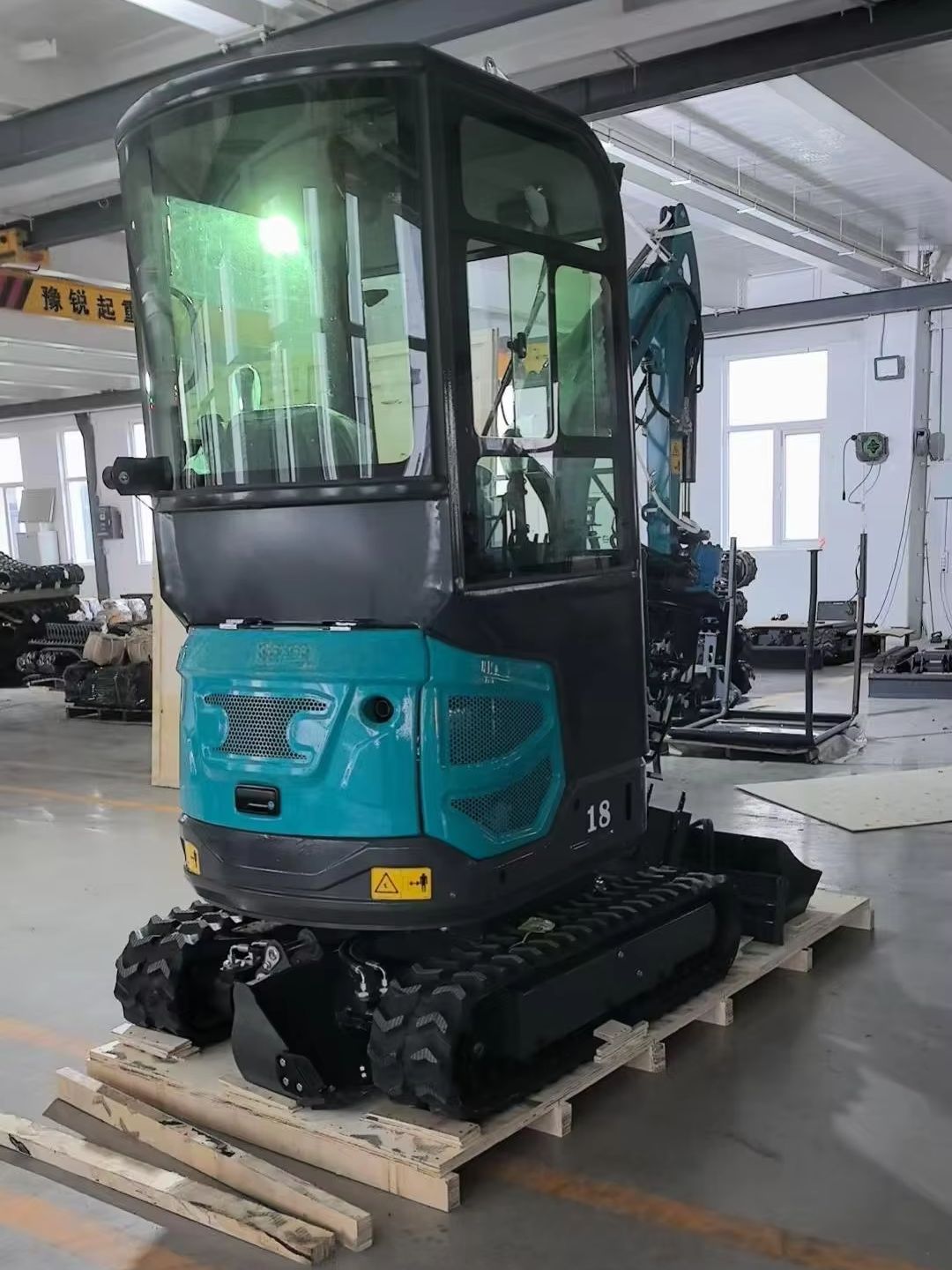 1.8 Ton Mini Excavator with At - огляд і ціна Farming Pump For Agriculture